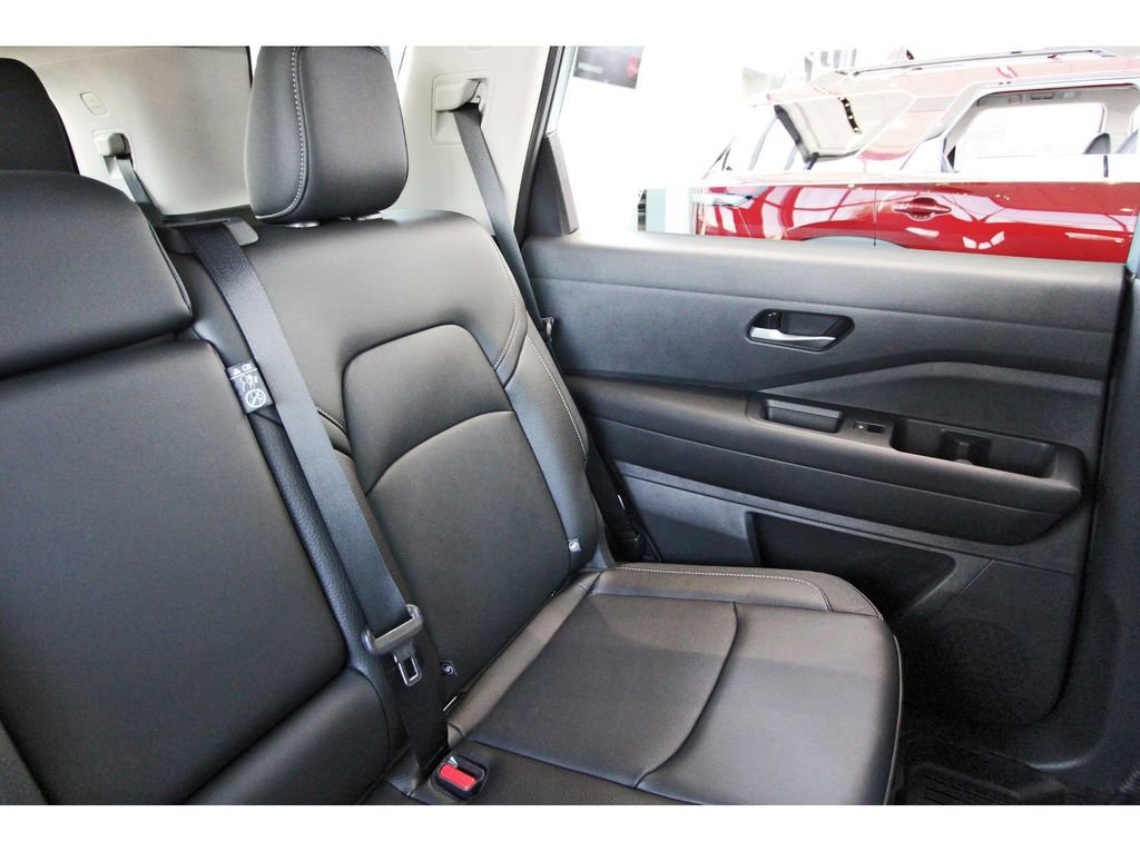 New 2026 Nissan Pathfinder SL image 10
