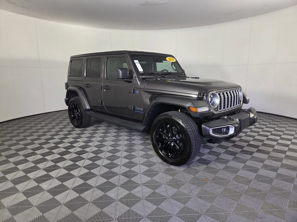 Used 2025 Jeep Wrangler Unlimited Sahara AWD/4WD image 3