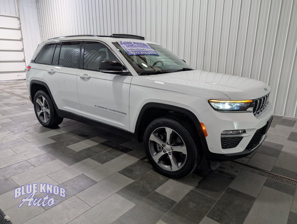 Used 2023 Jeep Grand Cherokee 4WD 4xe w/ Luxury Tech Group II image 5
