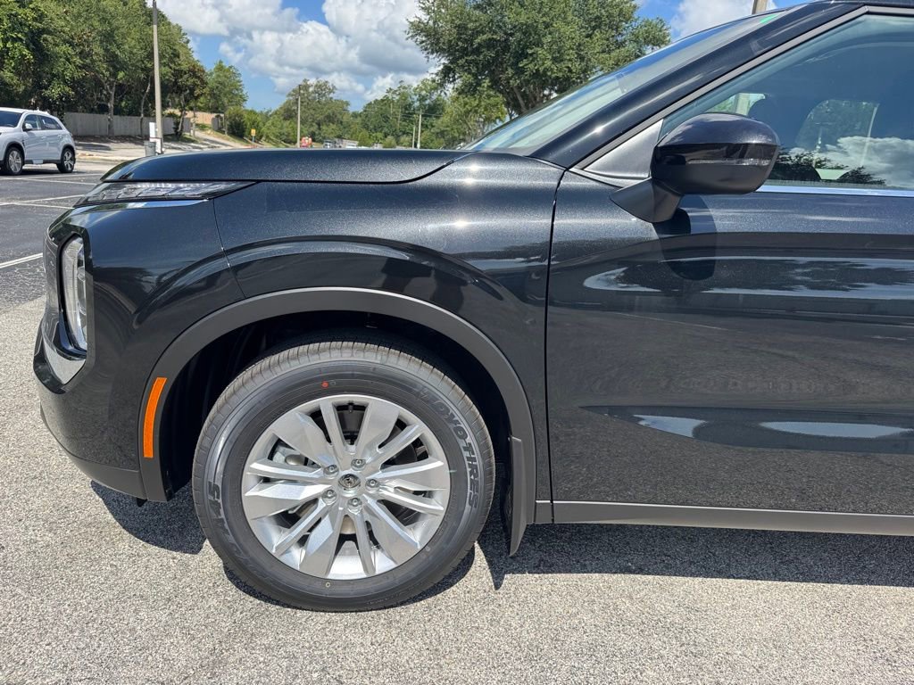 New 2025 Mitsubishi Outlander ES image 12