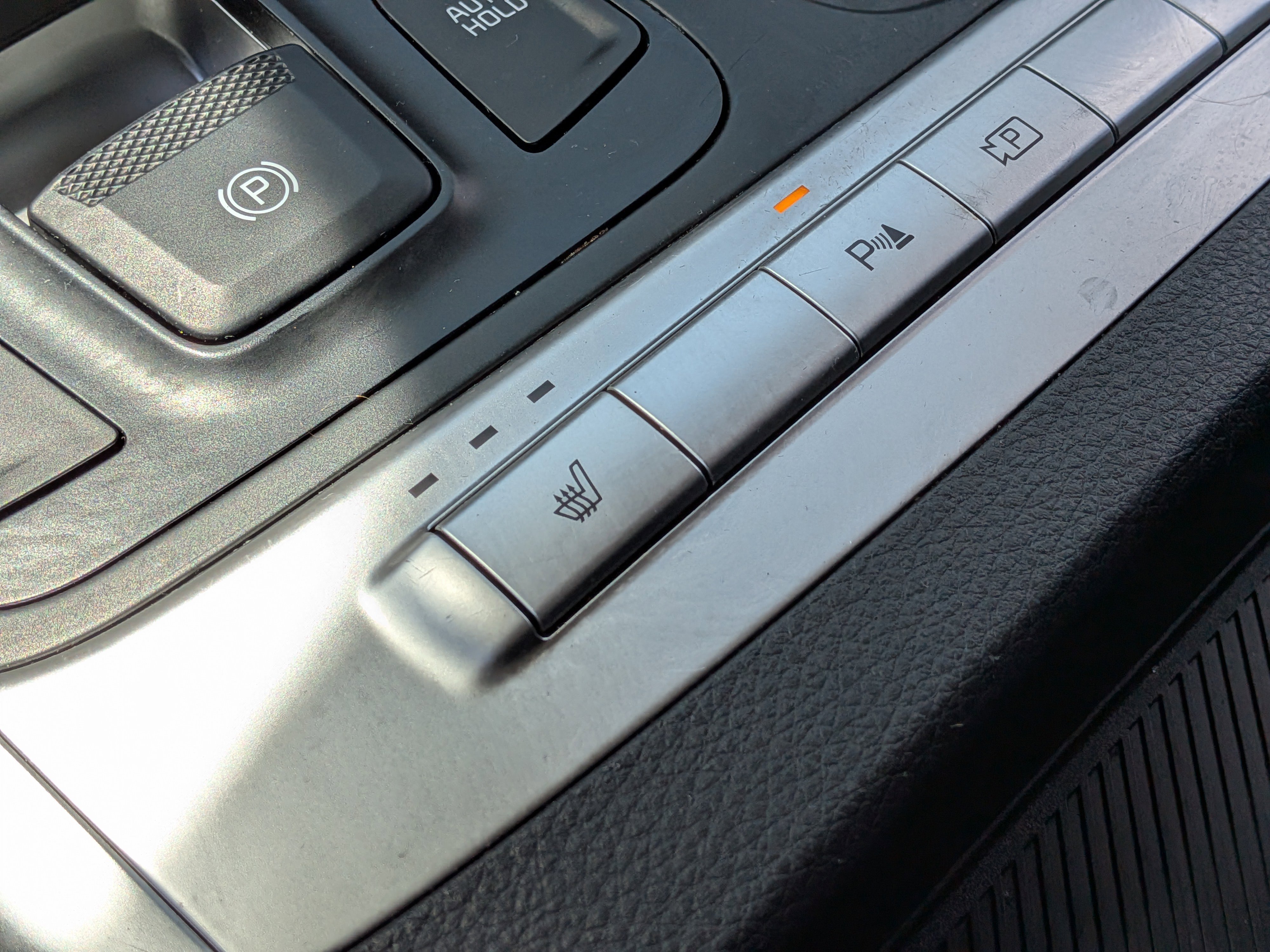 Used 2025 Kia Carnival FWD image 34