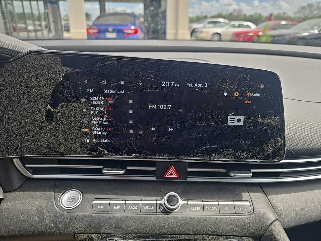 Used 2025 Hyundai Elantra Limited image 22