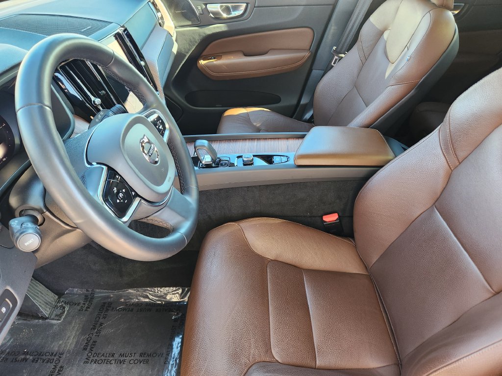 Used 2024 Volvo XC60 T8 Plus w/ Protection Package Premier AWD/4WD image 4