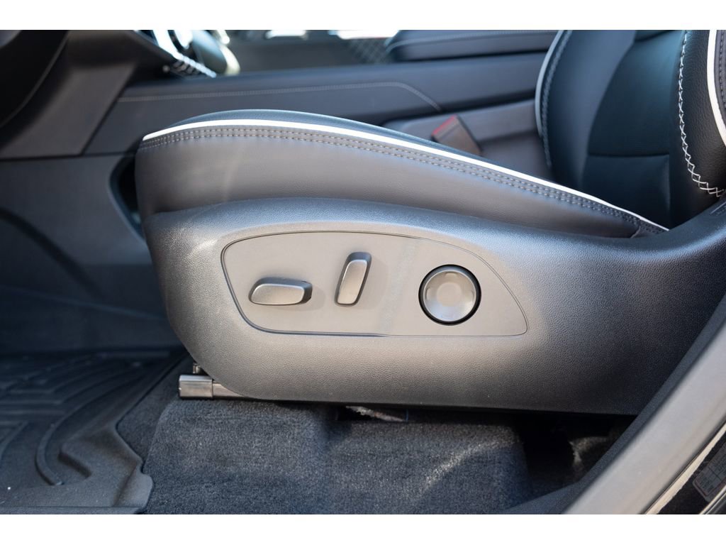 Used 2025 GMC Acadia Denali image 15