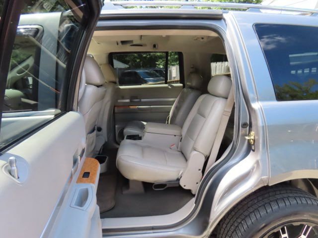 Used 2007 Chrysler Aspen Limited image 12