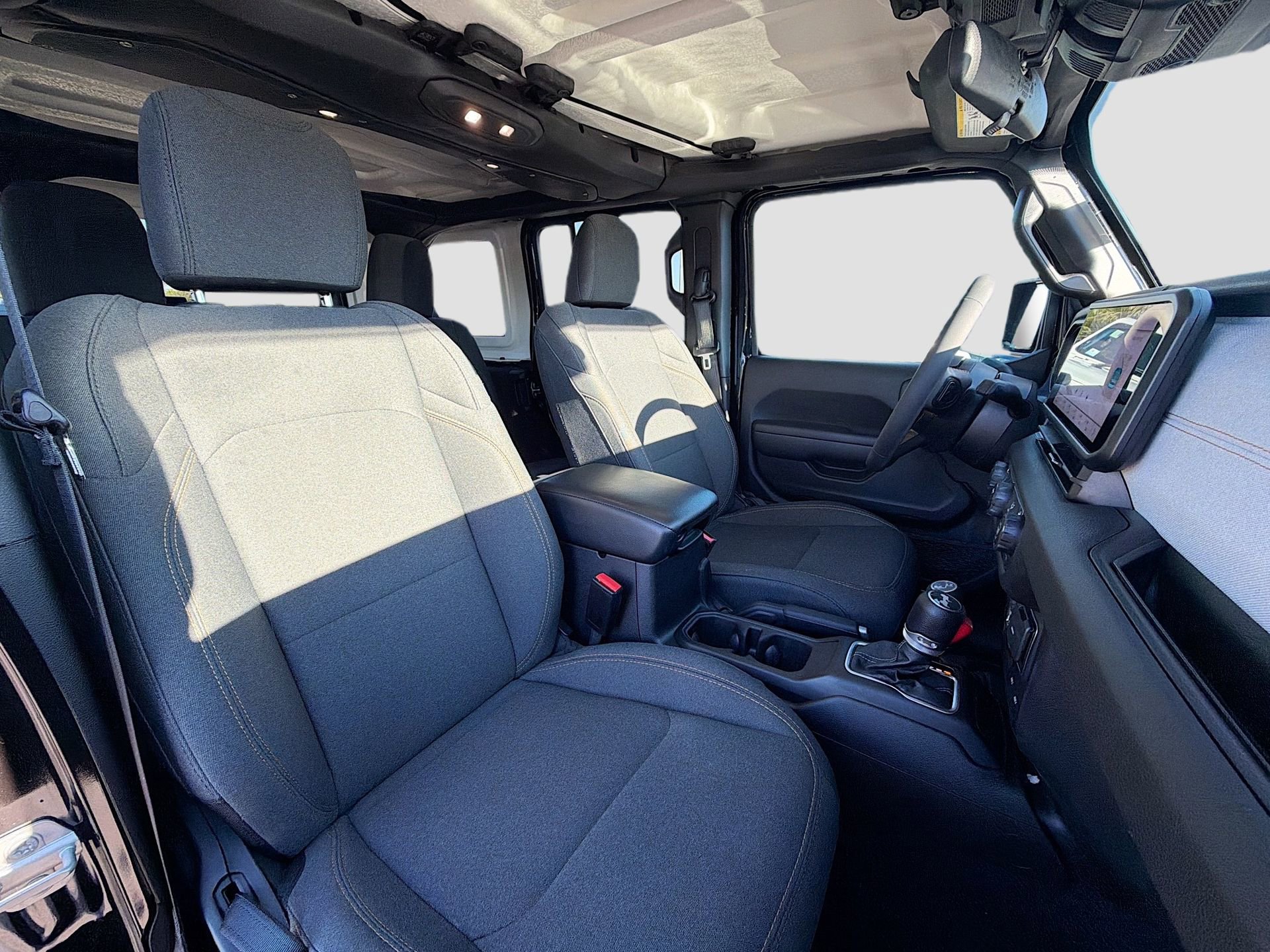 Used 2024 Jeep Wrangler Sport S image 16