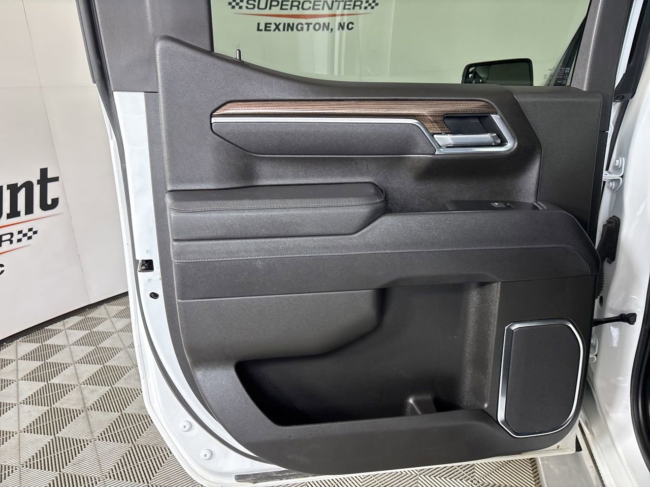 Used 2025 Chevrolet Silverado 1500 LT image 21