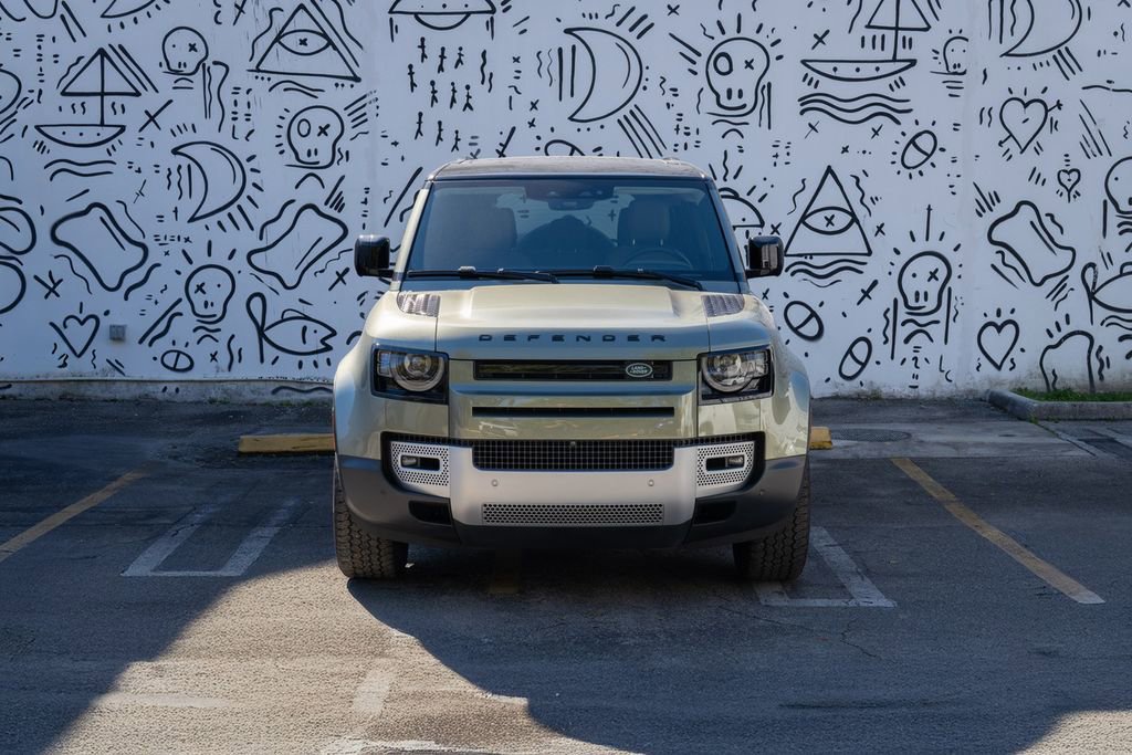 Used 2023 Land Rover Defender 110 SE image 3