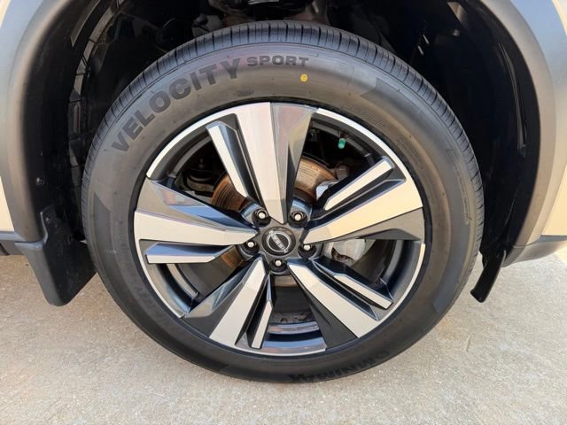 Used 2023 Nissan Rogue Platinum w/ Platinum Premium Package FWD image 9