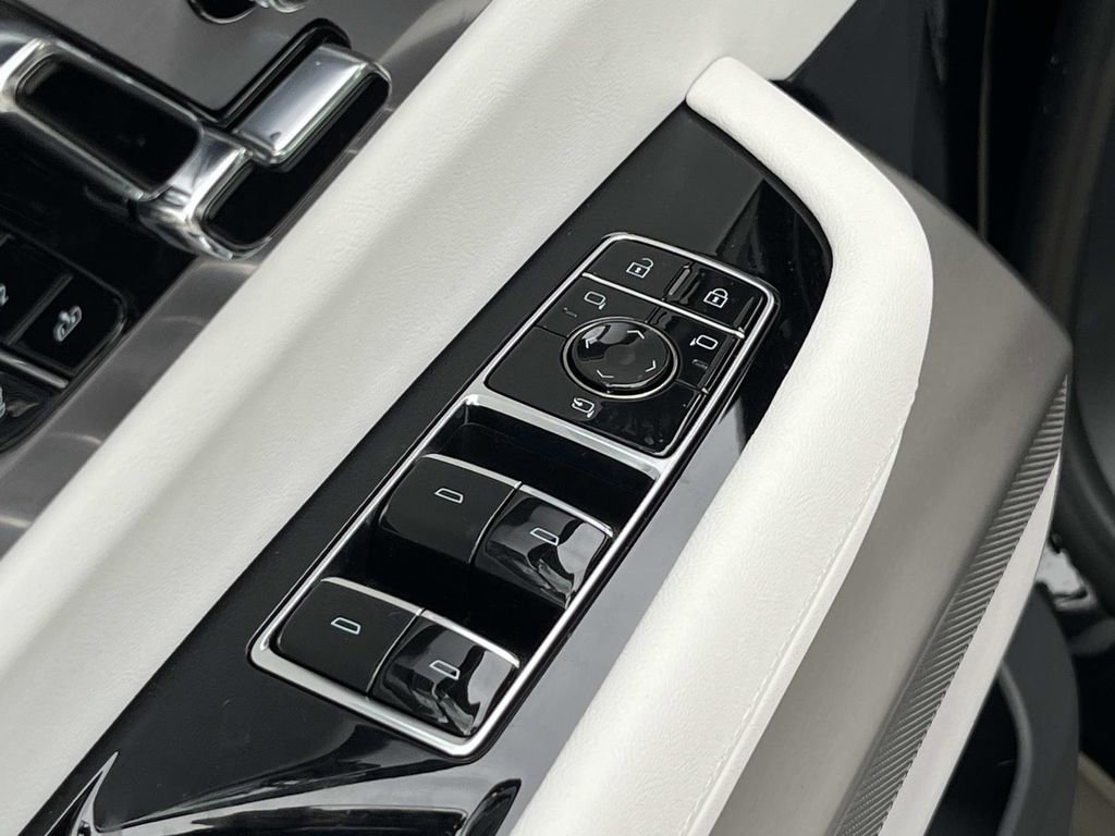 New 2026 Cadillac Vistiq Sport image 23