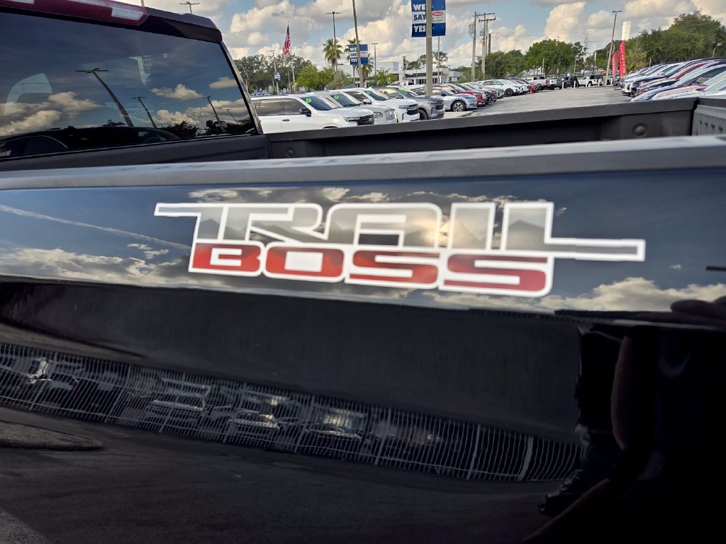 Used 2022 Chevrolet Silverado 1500 Custom Trail Boss w/ LPO, Dark Essentials Package AWD/4WD image 11
