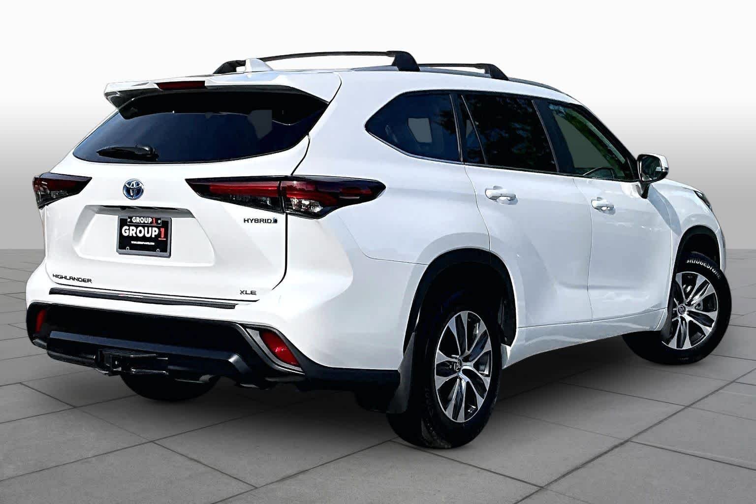 Used 2024 Toyota Highlander XLE FWD image 13