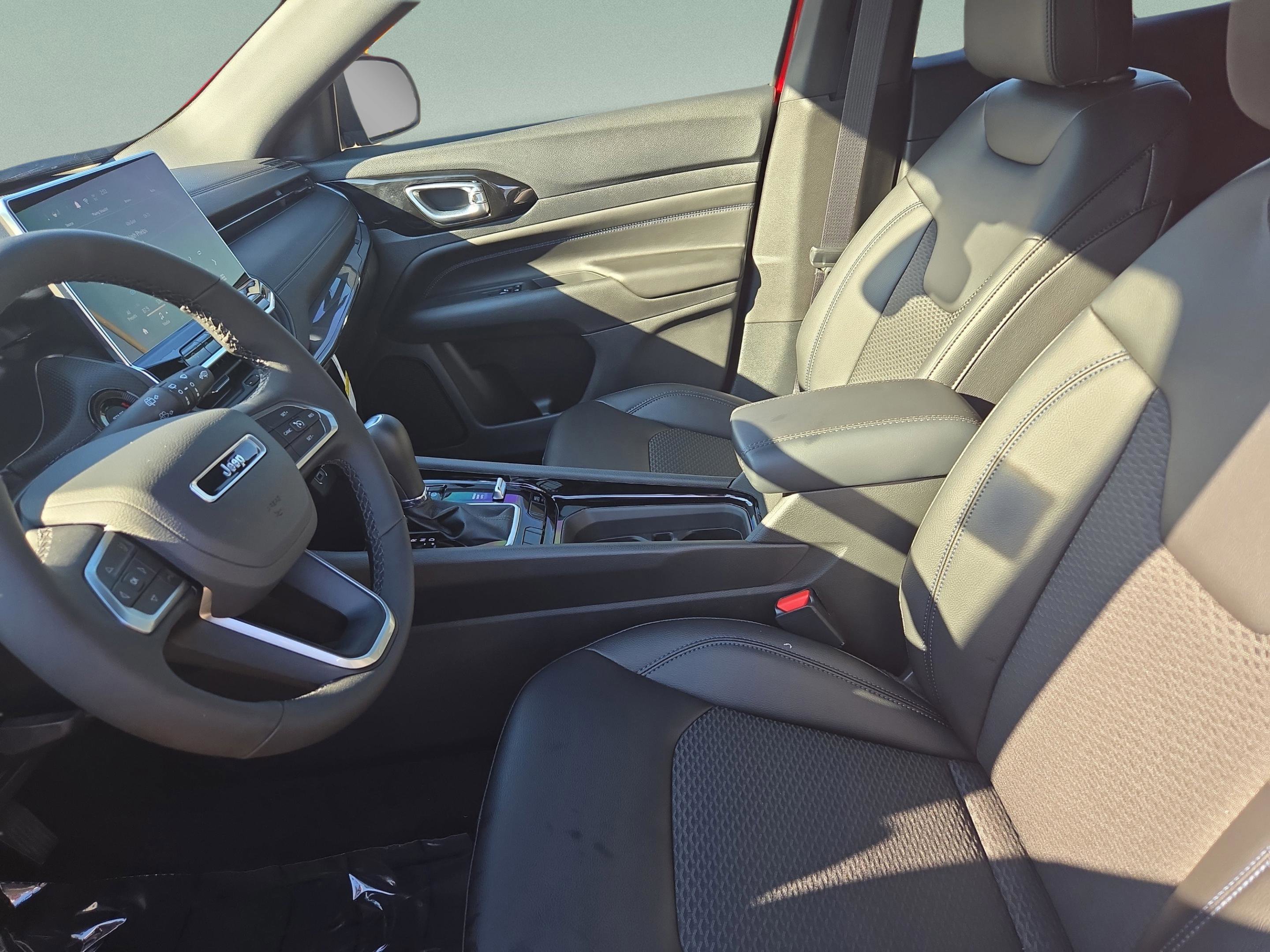 New 2026 Jeep Compass Latitude AWD/4WD image 18