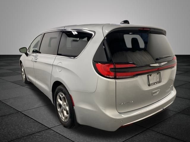 Used 2024 Chrysler Pacifica Limited image 4