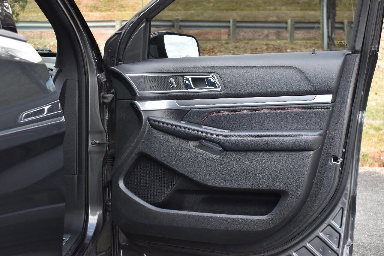 Used 2017 Ford Explorer Sport w/ Equipment Group 401A image 9