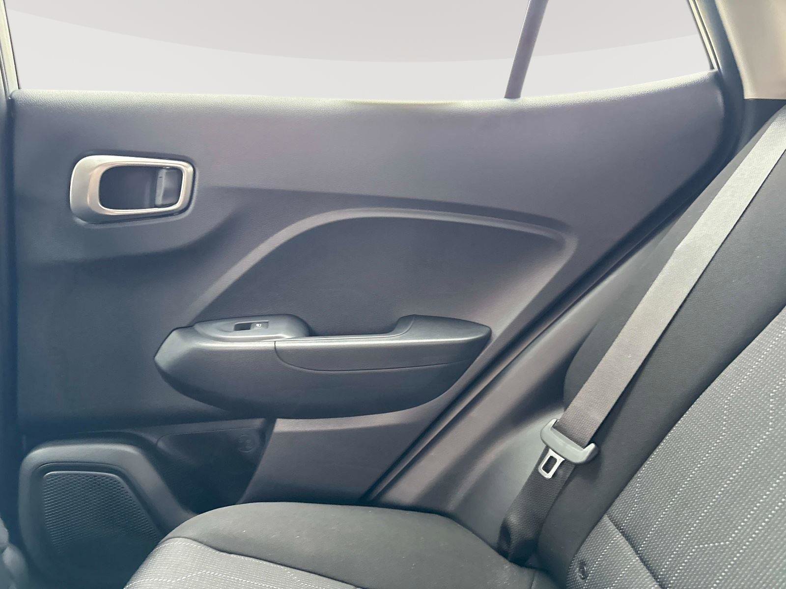 Used 2026 Hyundai Venue SE FWD image 15