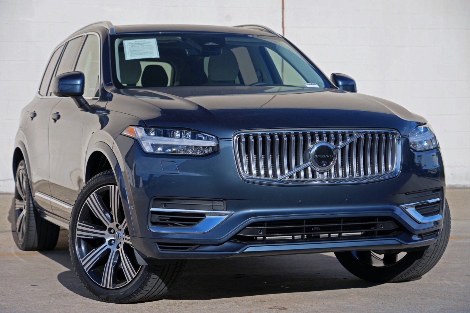 Used 2024 Volvo XC90 T8 Plus w/ Protection Package Premier AWD/4WD image 4
