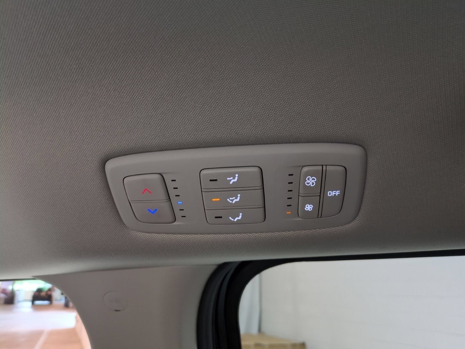 Certified 2024 Kia Carnival LX FWD image 15