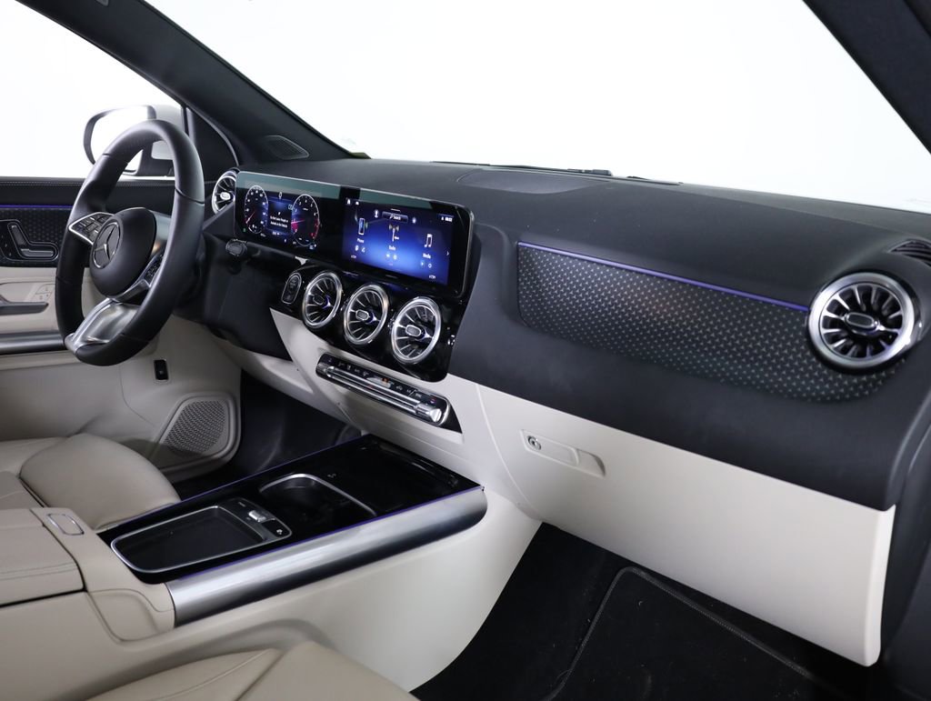 Used 2025 Mercedes-Benz GLA 250 4MATIC image 45