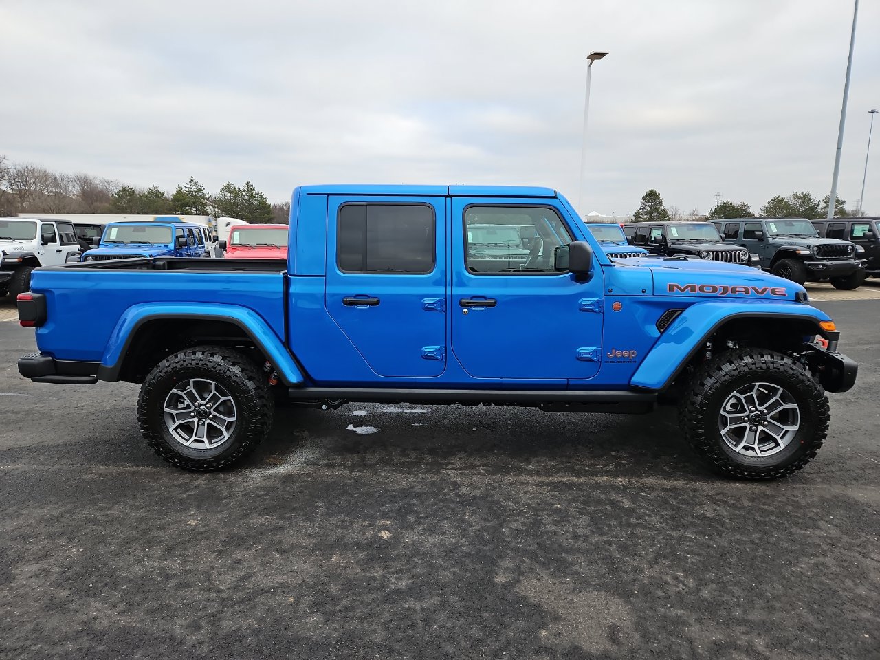 New 2026 Jeep Gladiator Mojave w/ Steel Bumper Group AWD/4WD image 9