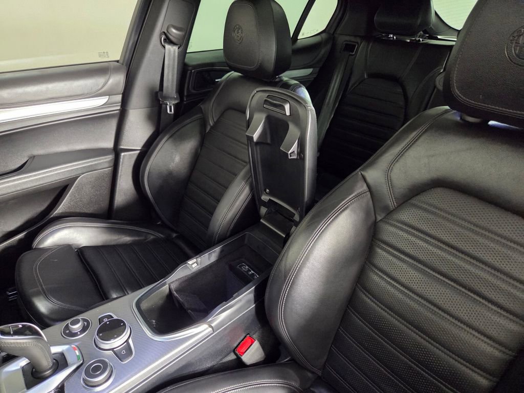 Used 2023 Alfa Romeo Stelvio Veloce AWD/4WD image 21