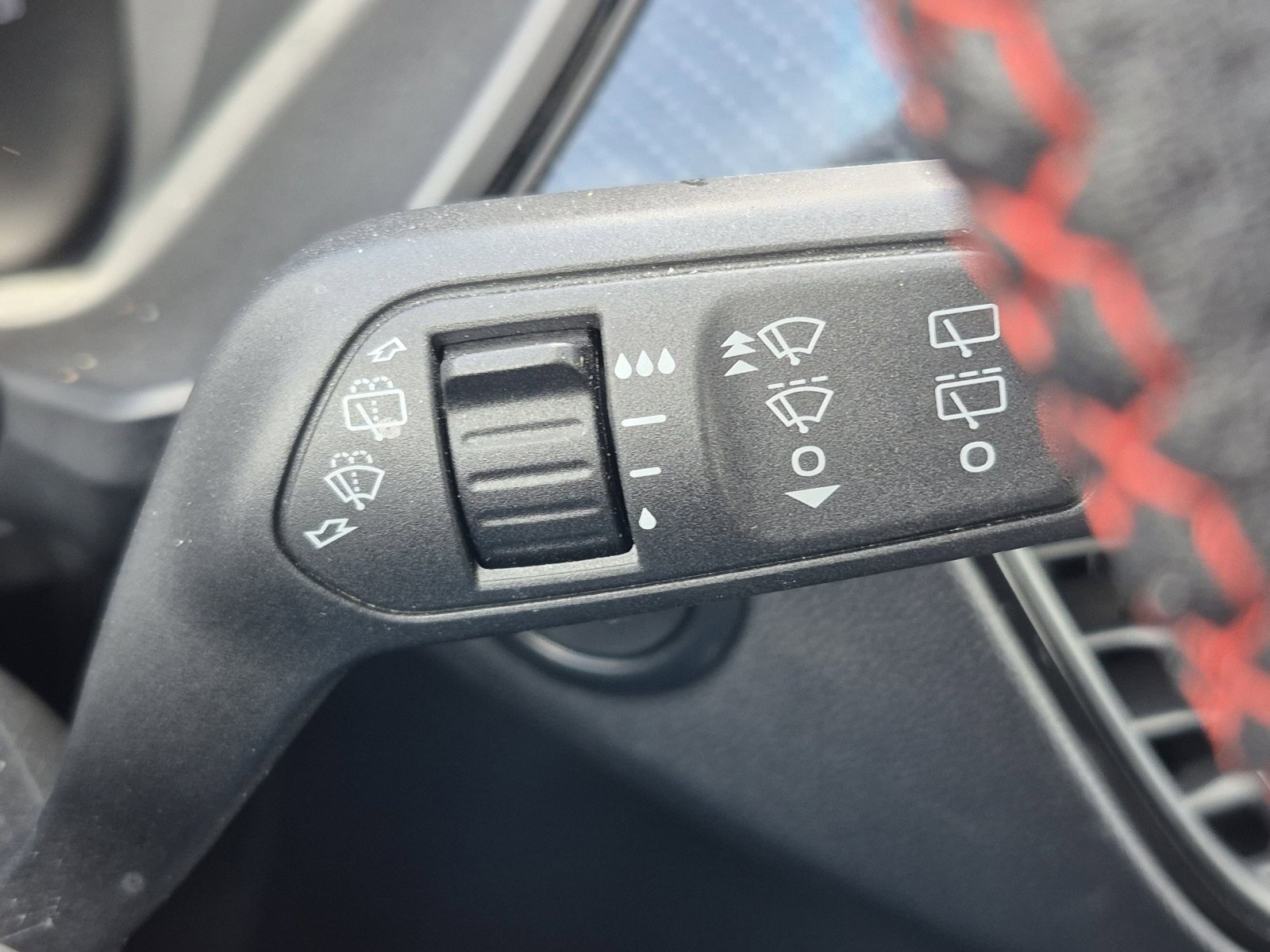 Used 2025 Ford Escape ST-Line image 31