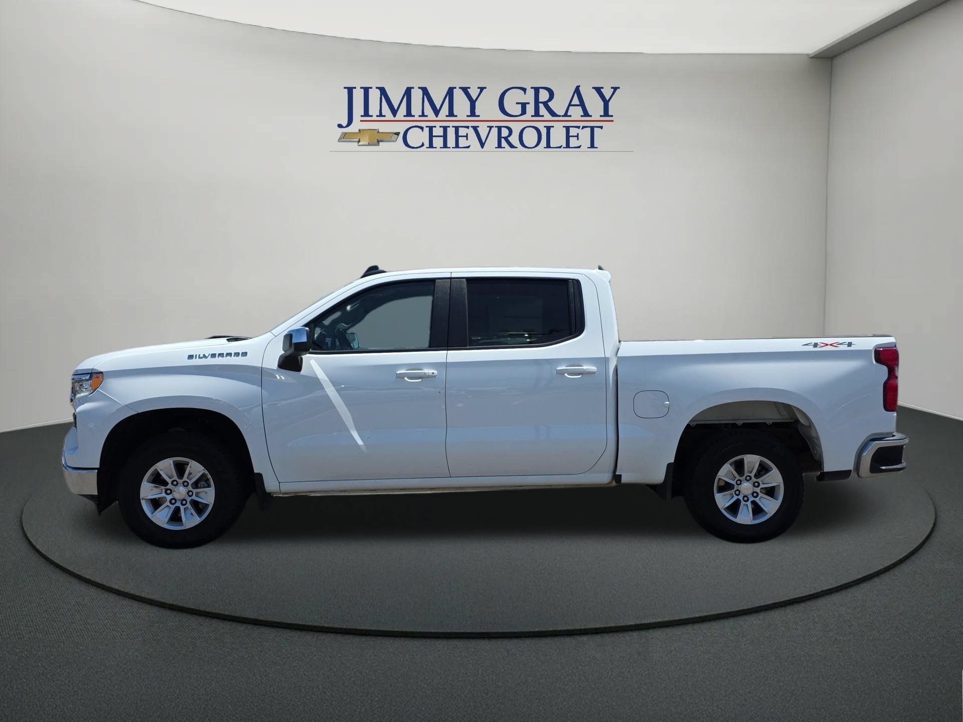 Used 2025 Chevrolet Silverado 1500 LT AWD/4WD image 2