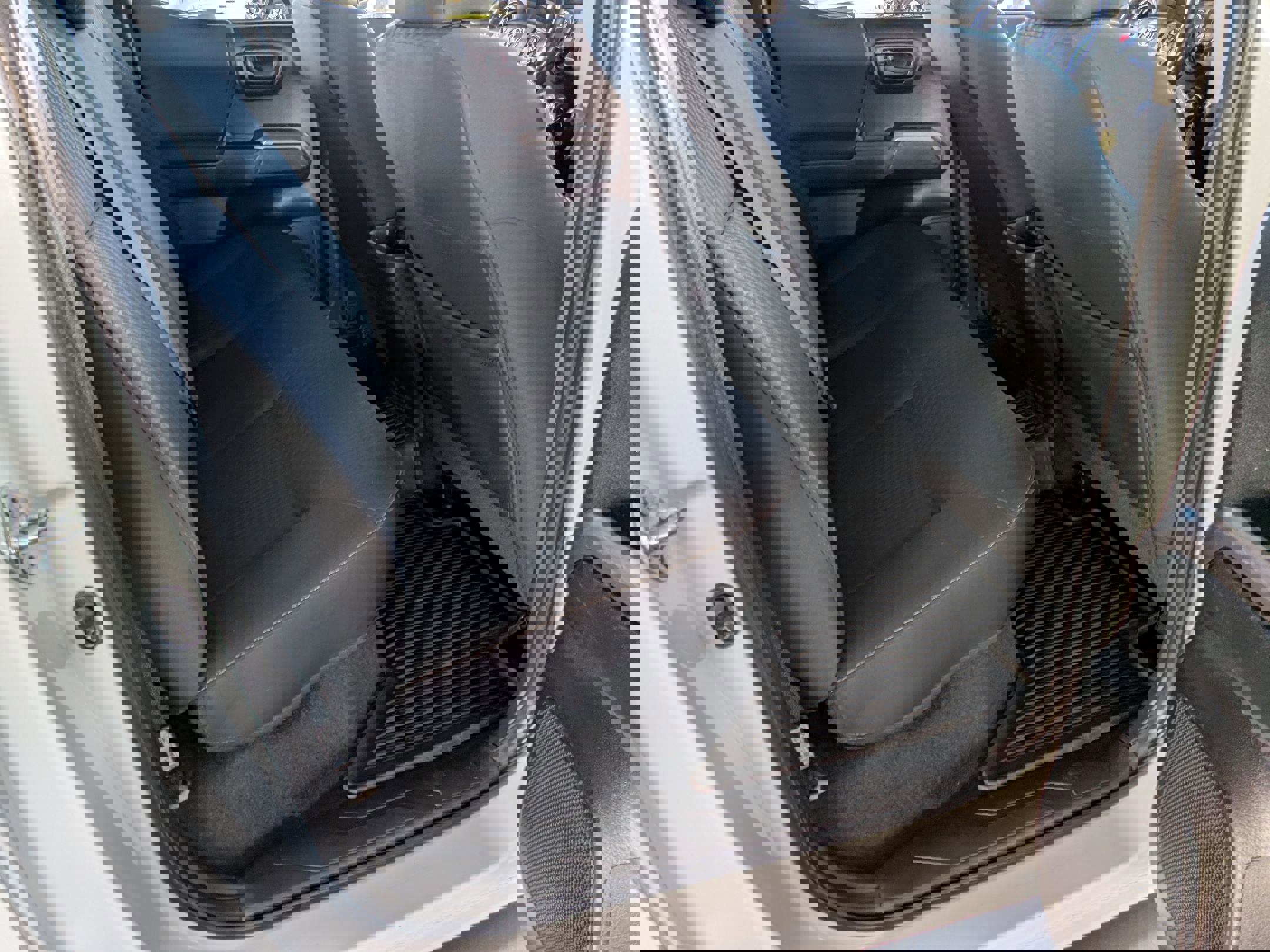 Used 2022 Toyota Tacoma SR5 w/ Trail Edition image 31