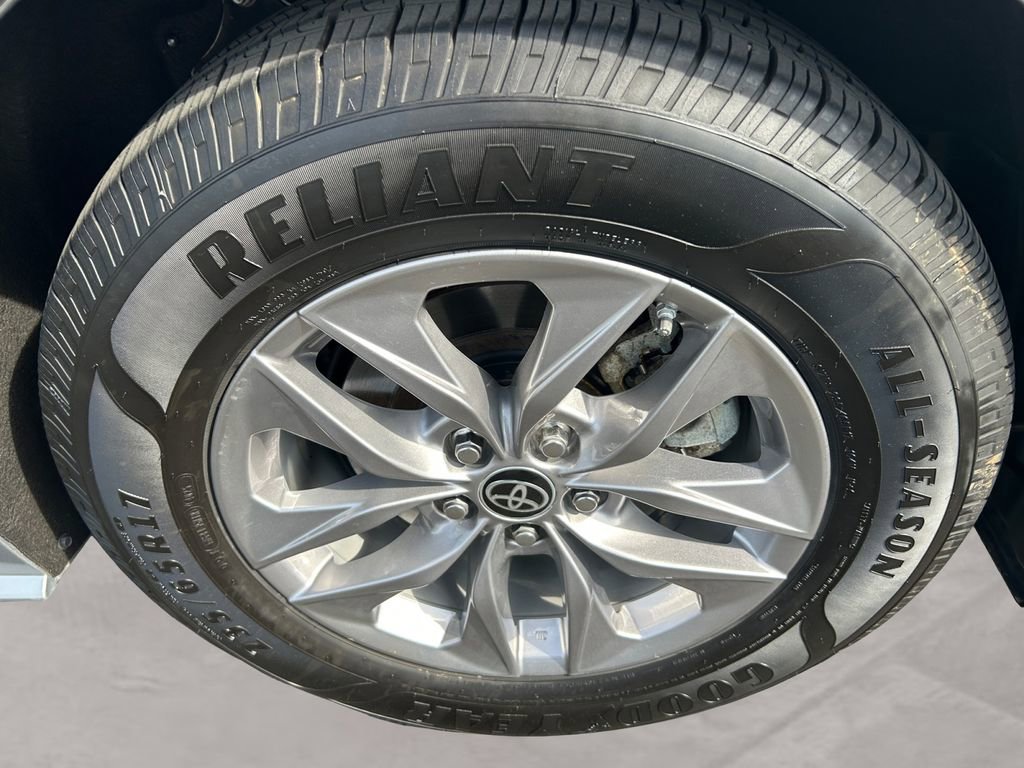 Used 2022 Toyota Sienna XLE AWD/4WD image 14