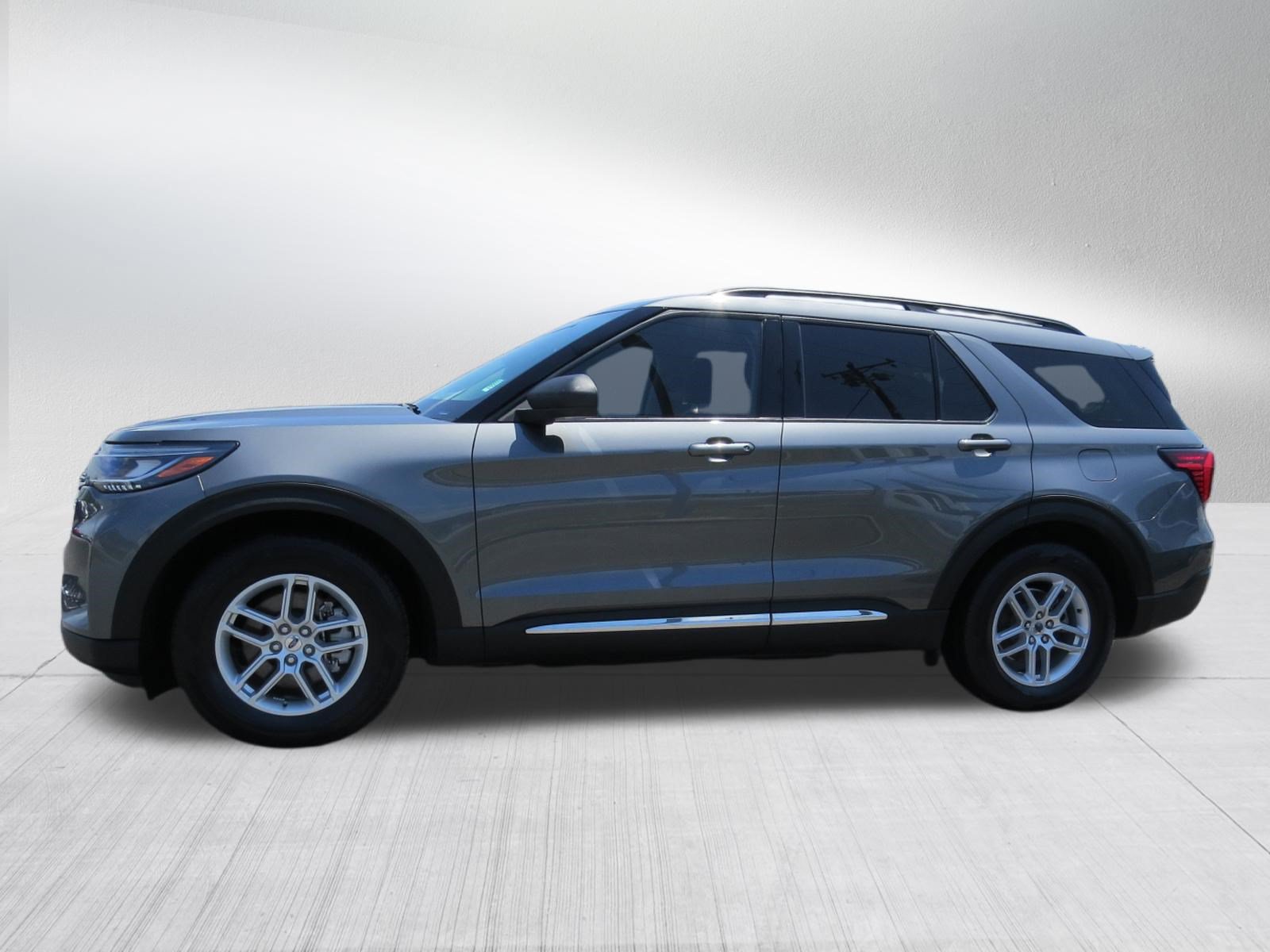 Used 2025 Ford Explorer Active RWD image 6
