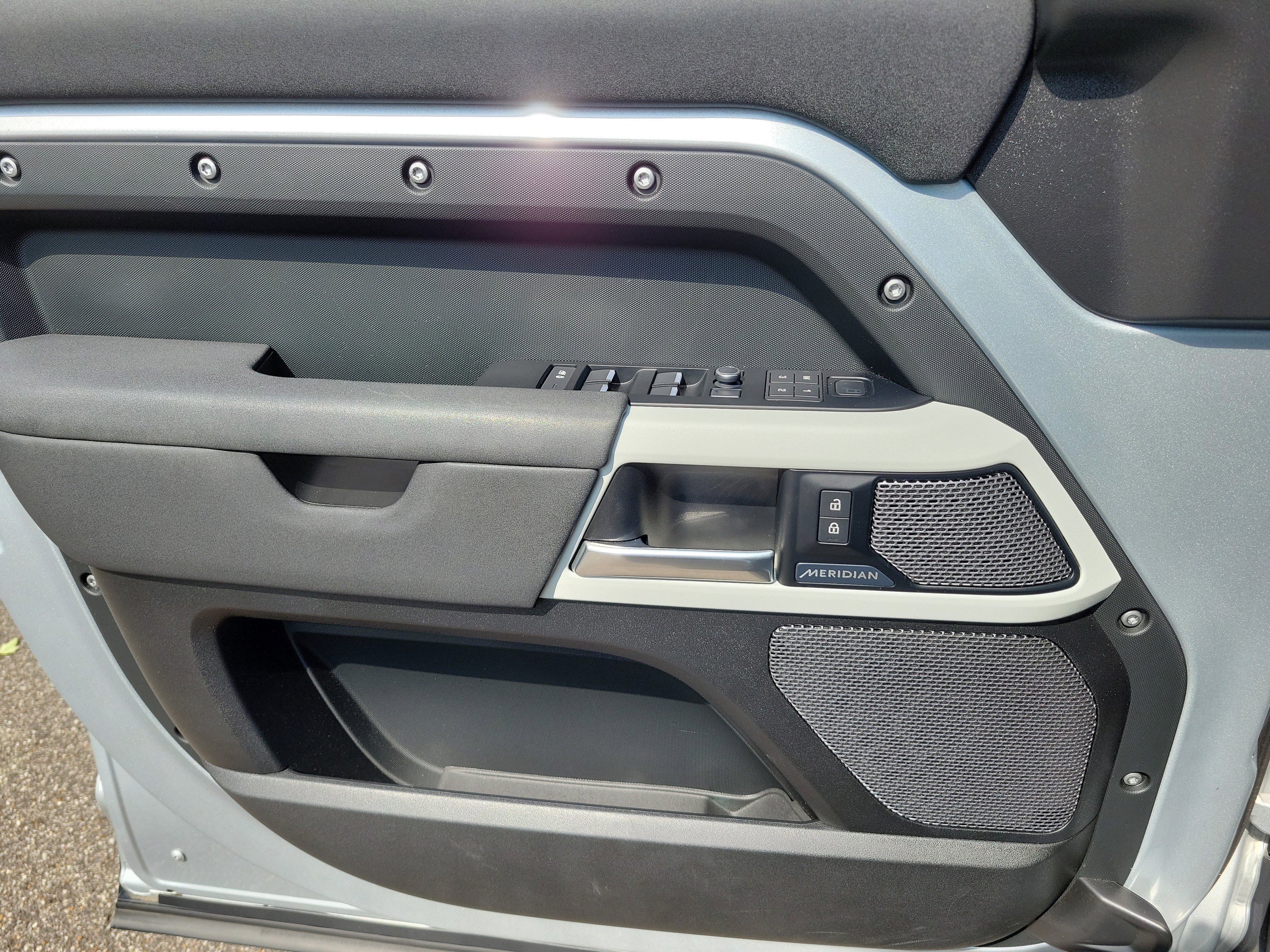 Used 2020 Land Rover Defender 110 First Edition image 18