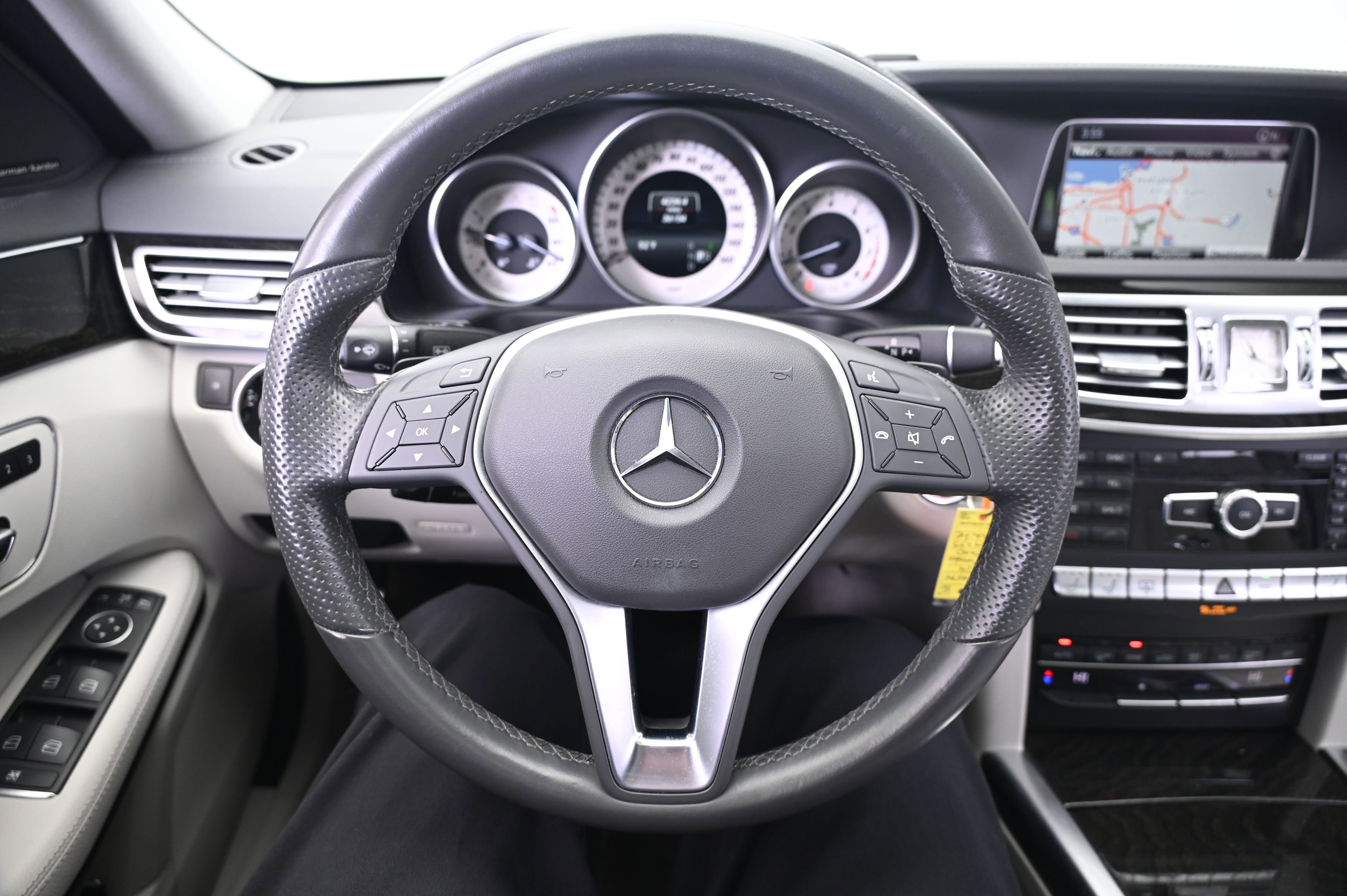 Used 2015 Mercedes-Benz E 400 4MATIC Sedan image 36