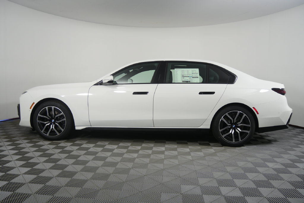 New 2026 BMW 740i RWD image 7