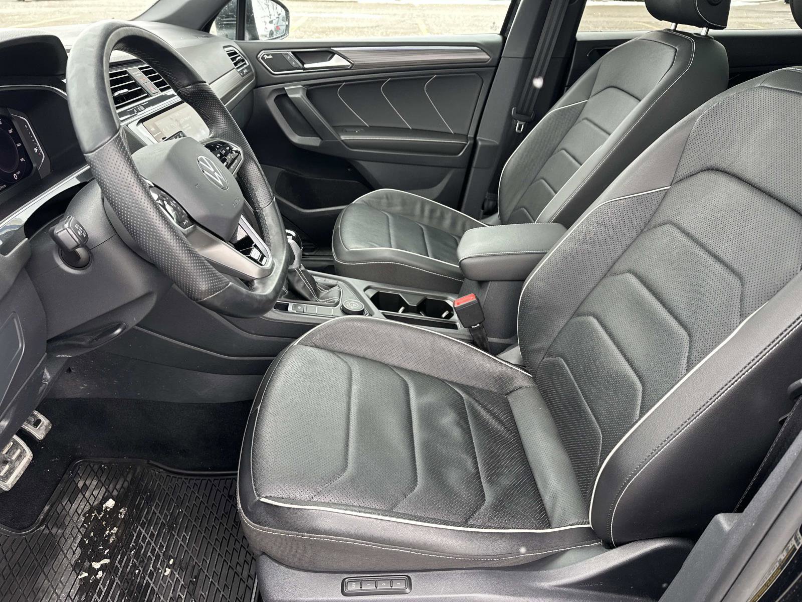 Used 2022 Volkswagen Tiguan SEL R-Line image 20