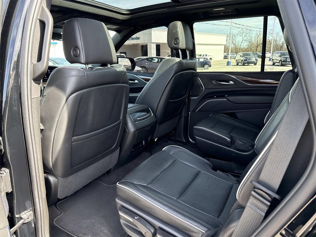 Used 2023 Cadillac Escalade Premium Luxury image 30