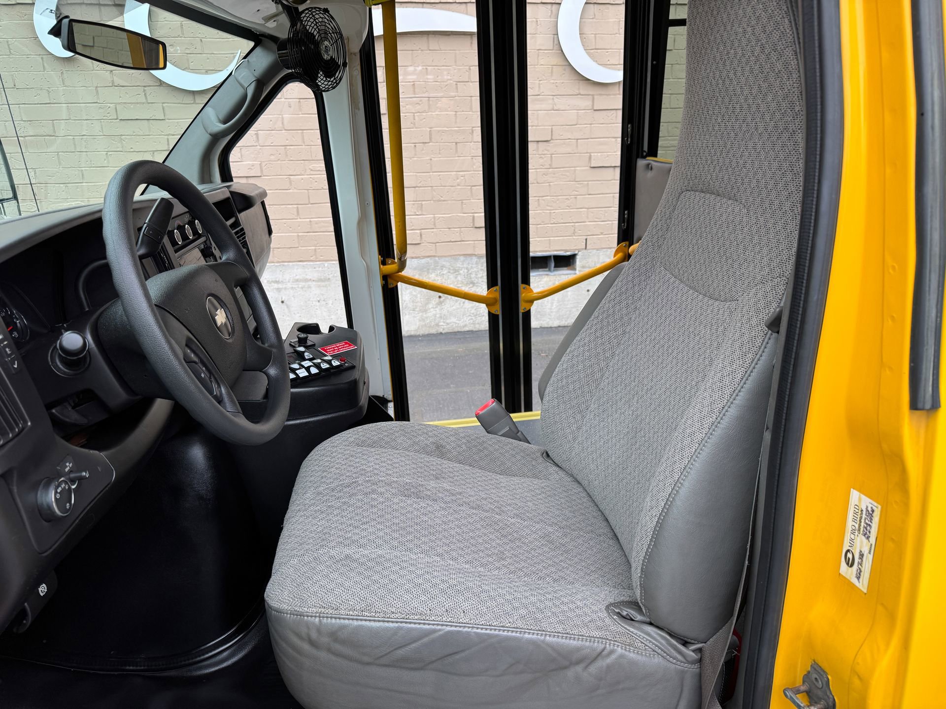 Used 2014 Chevrolet Express 3500 RWD image 32