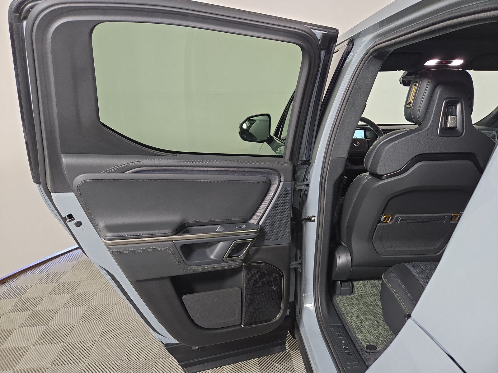 Used 2024 Rivian R1T Adventure AWD/4WD image 17
