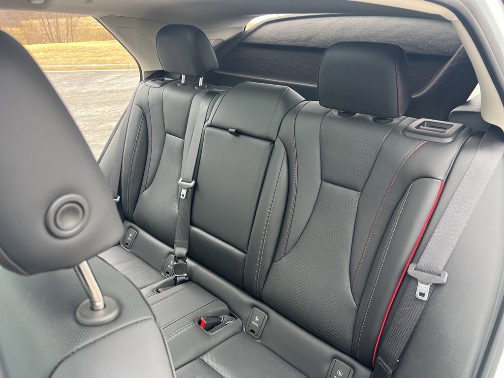 Used 2023 Buick Envision Essence w/ Technology Package I image 39