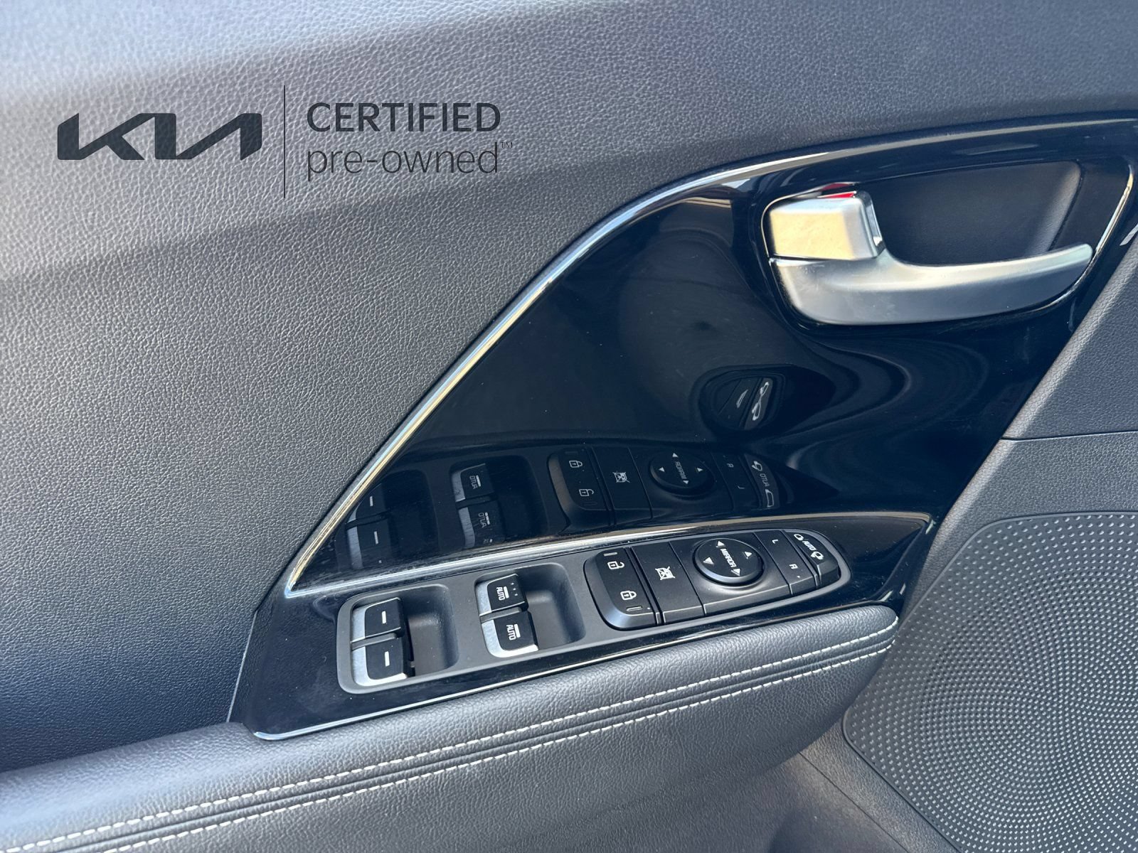 Certified 2022 Kia Niro EX FWD image 12