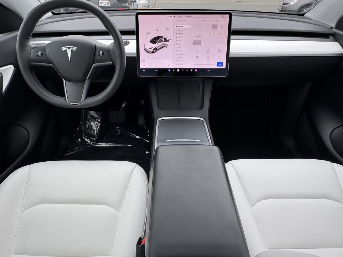 Used 2021 Tesla Model Y Long Range AWD/4WD image 24