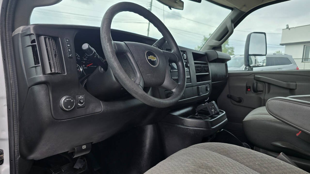 Used 2017 Chevrolet Express 3500 w/ Chrome Appearance Package RWD image 54