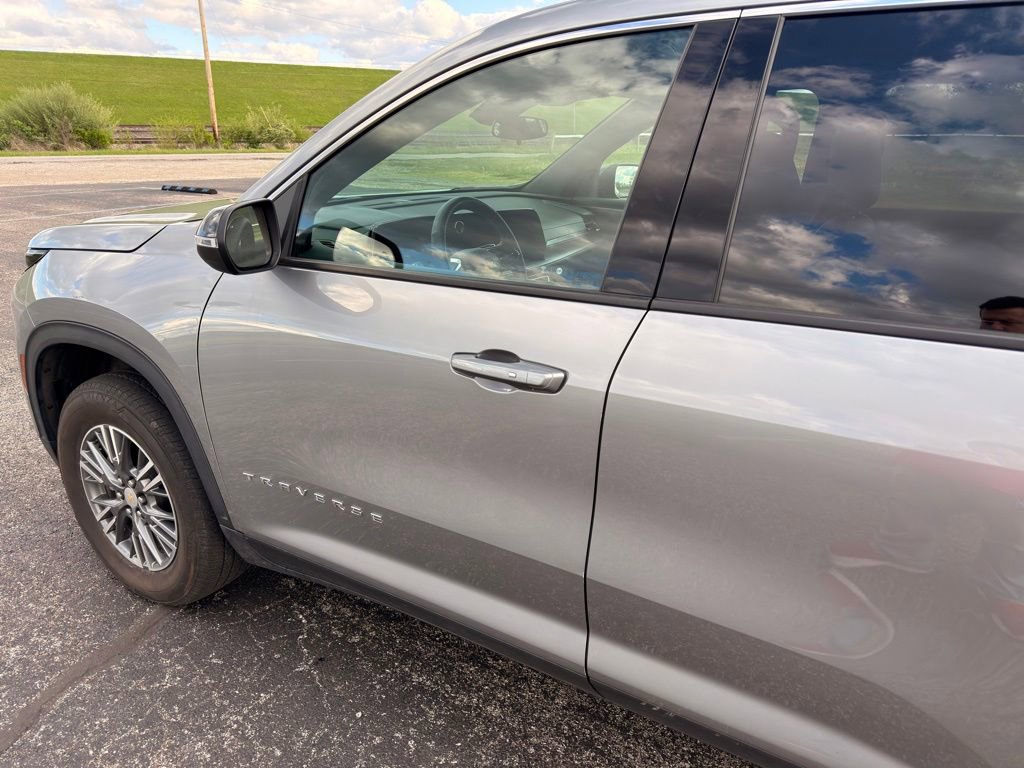 Used 2025 Chevrolet Traverse LT AWD/4WD image 15