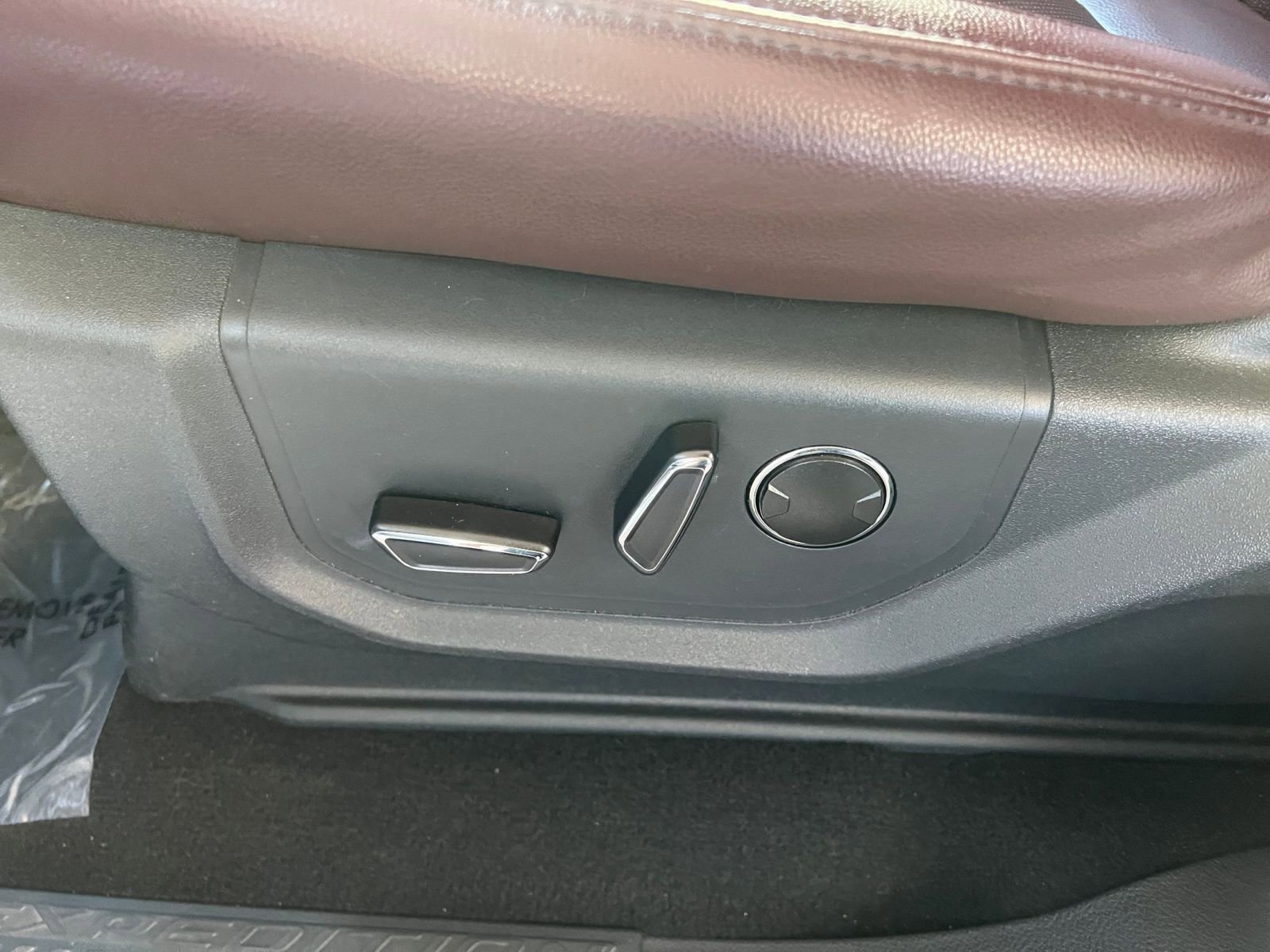 Used 2024 Ford Expedition Limited image 23