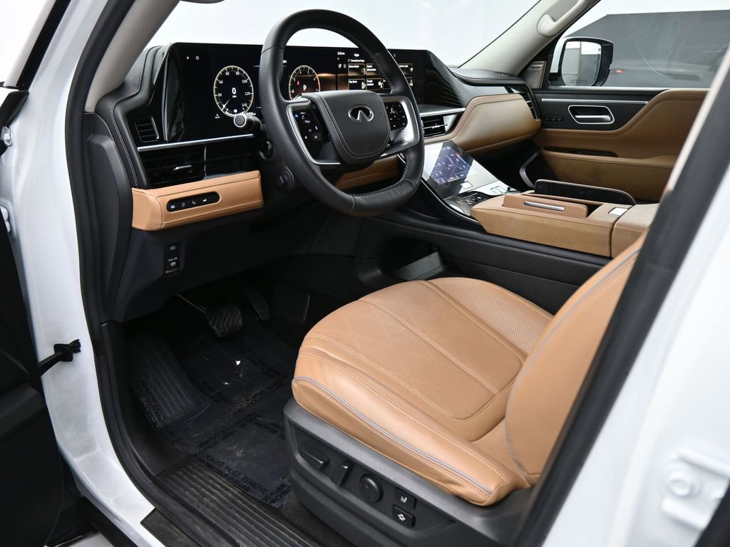 Used 2025 INFINITI QX80 Sensory image 2
