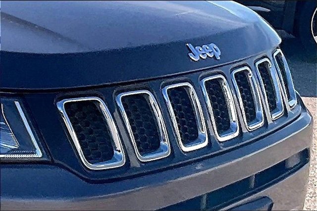Used 2019 Jeep Compass Latitude image 26