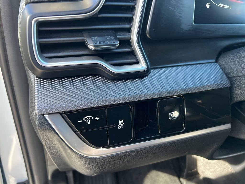 Used 2024 Kia Sportage LX image 16