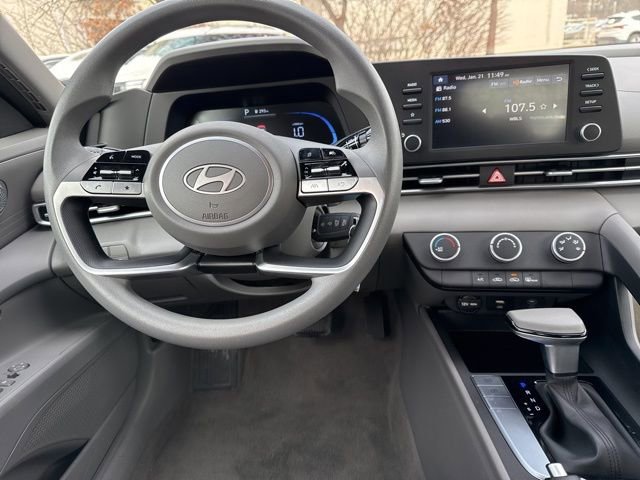 Certified 2025 Hyundai Elantra SE image 23