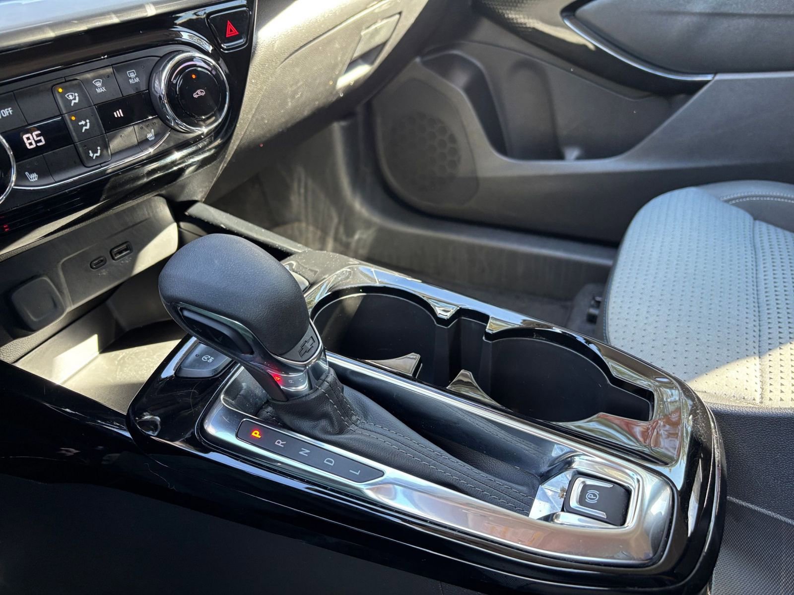 Used 2025 Chevrolet Trax LT w/ LT Convenience Package image 42