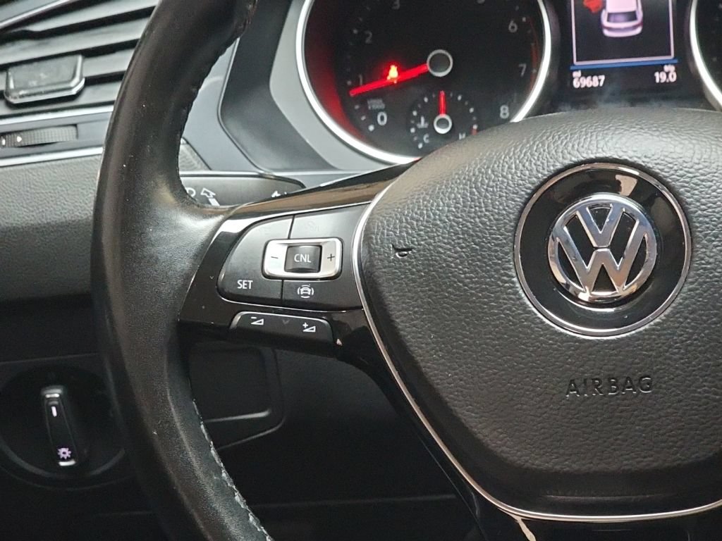 Used 2019 Volkswagen Tiguan SE AWD/4WD image 16