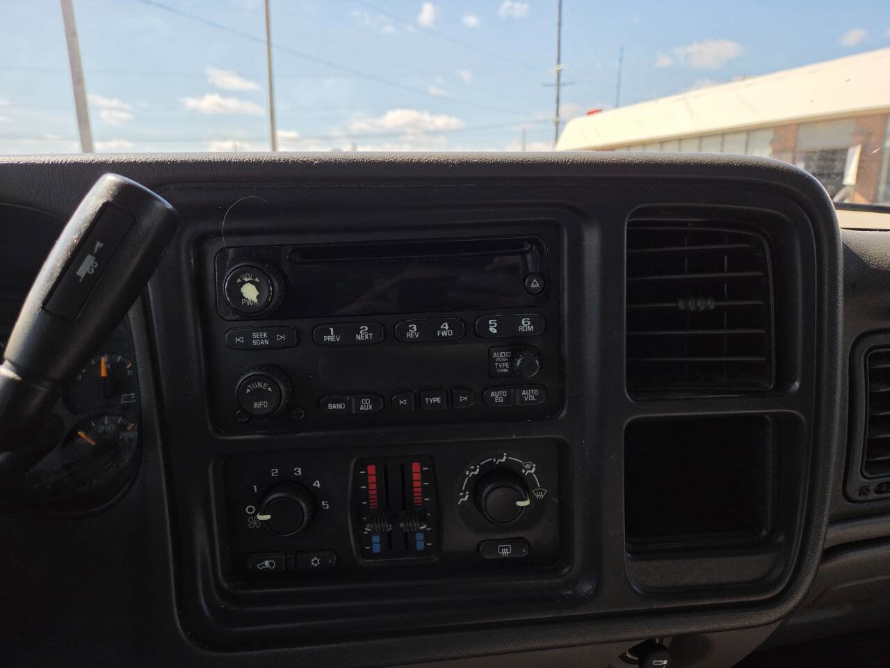 Used 2005 Chevrolet Avalanche Z71 w/ Preferred Equipment Group image 34